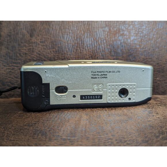 Vintage Fujifilm Big Viewfinder Auto 35 Camera 35mm Point and Shoot Camera - Picture 5 of 6